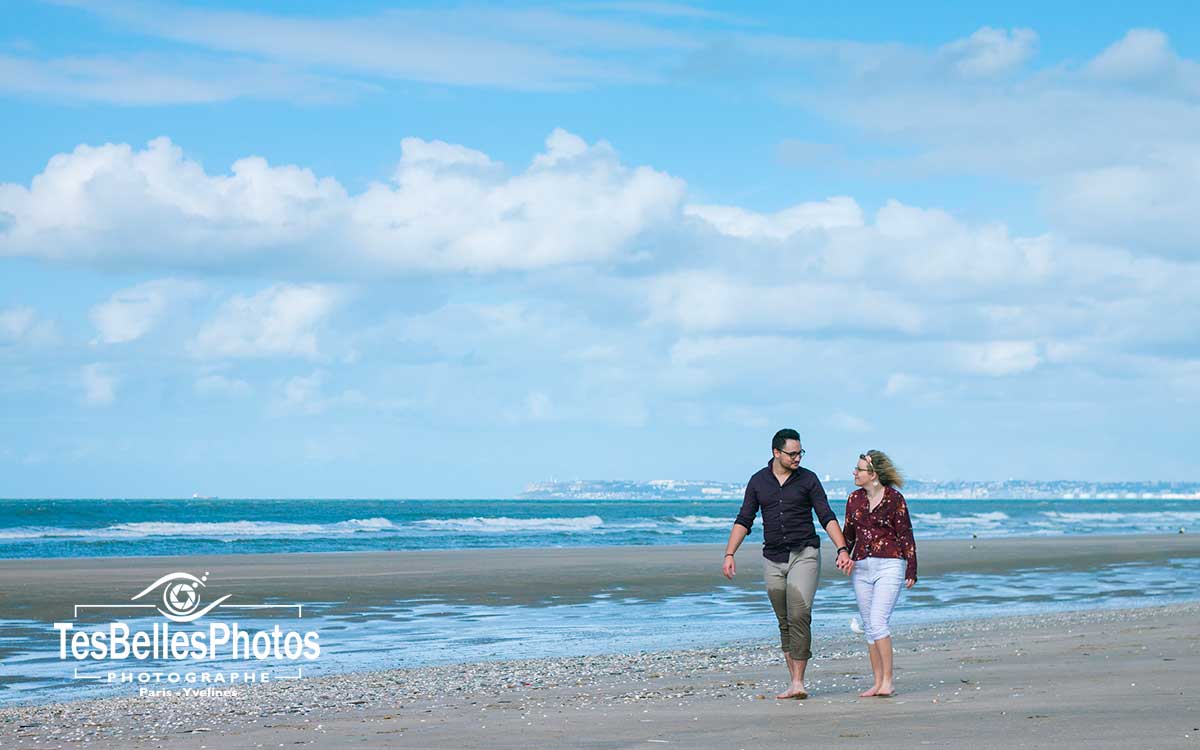 Photo couple sur la plage Deauville