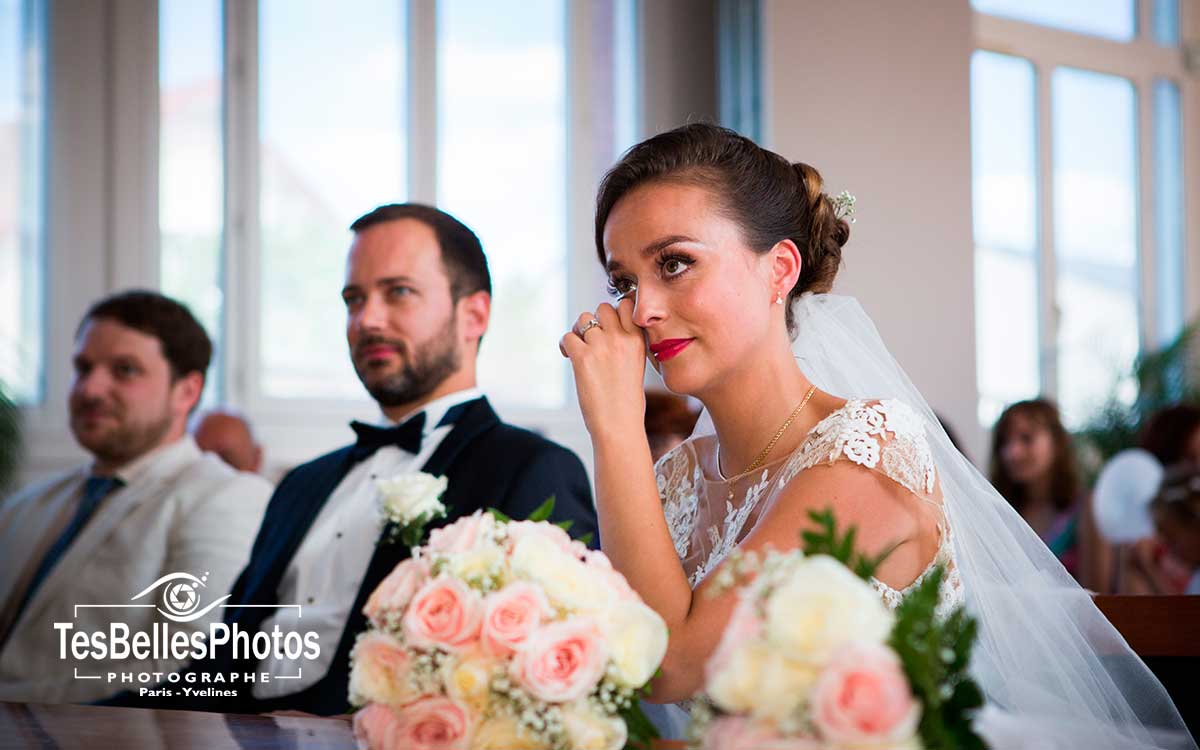 Photographe mariage au Mont-Saint-Michel – moment émouvant de la cérémonie civile de la mariée